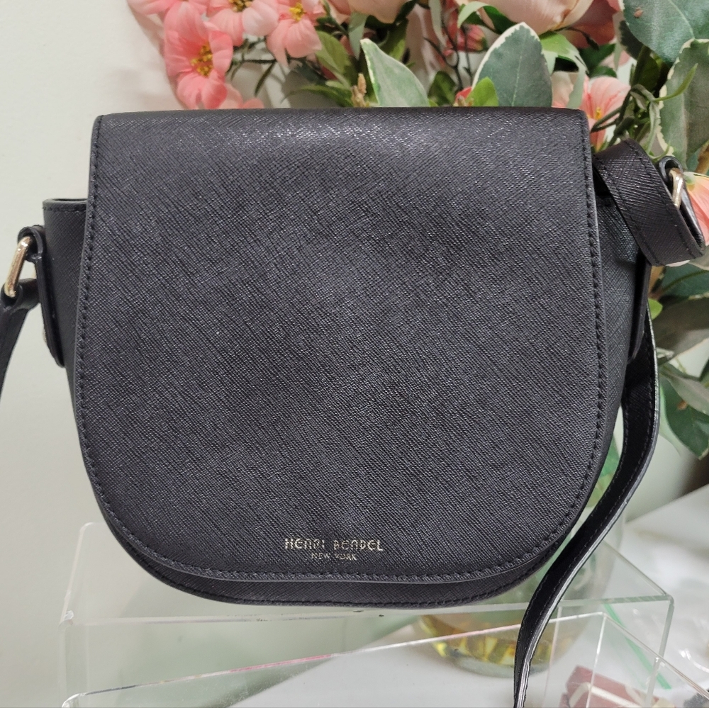 HENRI BENDEL black Leather Crossbody 7x8 Bag. Lux Gold Hardware Saddlebag